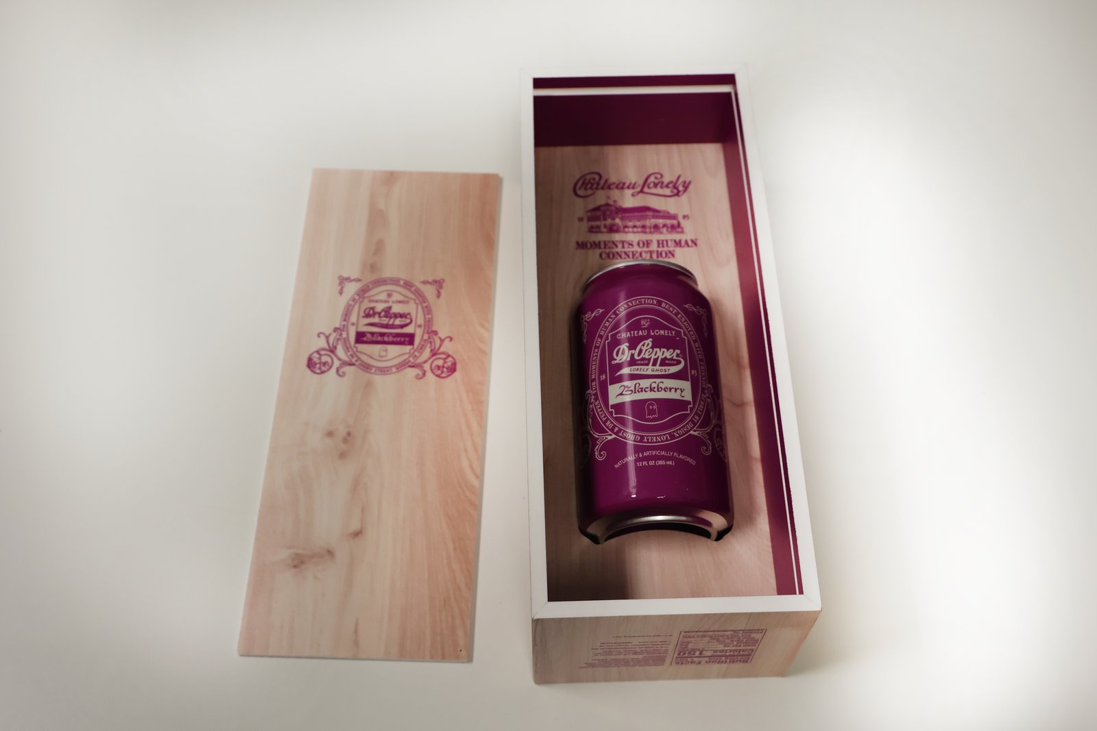 Open Chateau Lonely kit displaying a burgundy Dr Pepper Blackberry can beside the printed woodgrain lid